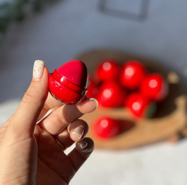 لم لب فانتزی طرح توت فرنگی با رایحه توت فرنگی MAGIC LIP Balm 🍓