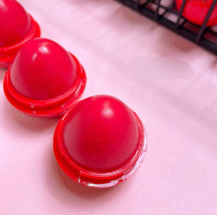 لم لب فانتزی طرح توت فرنگی با رایحه توت فرنگی MAGIC LIP Balm 🍓